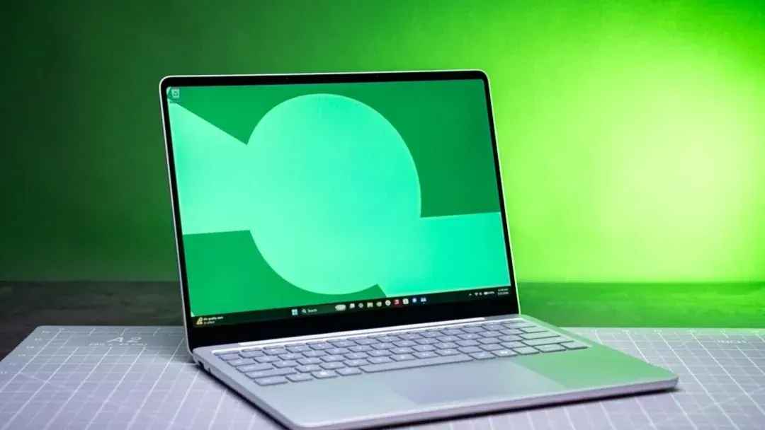 Surface Laptop com 8 GB de RAM mostra por que o Windows 11 já pede mais fôlego